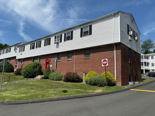 Building Photo - 18 Fairview Dr