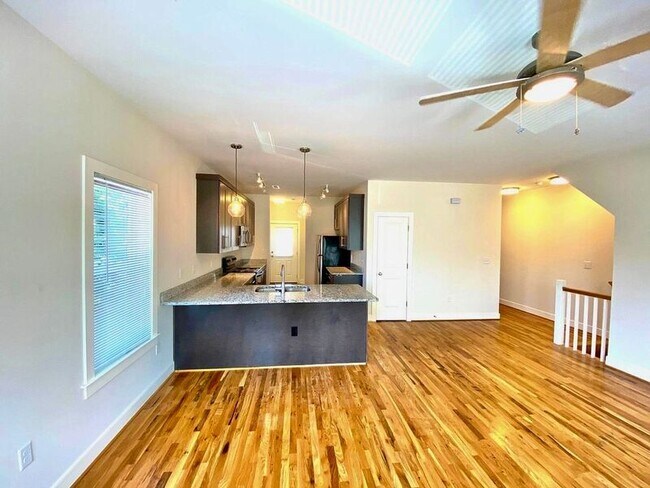 Foto del edificio - 305-311 West 13th Street - 309 West 13th A