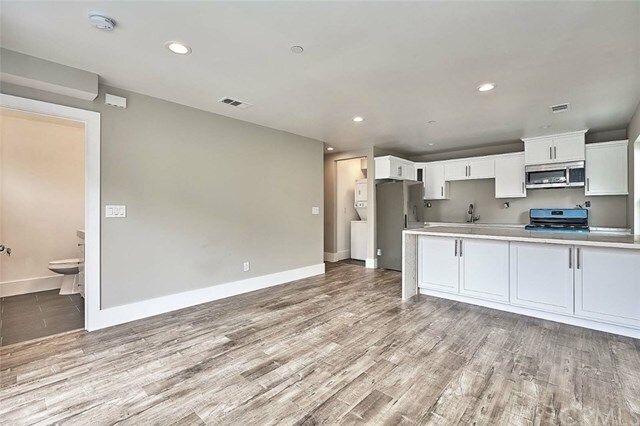 Building Photo - 1323 W 37th Dr