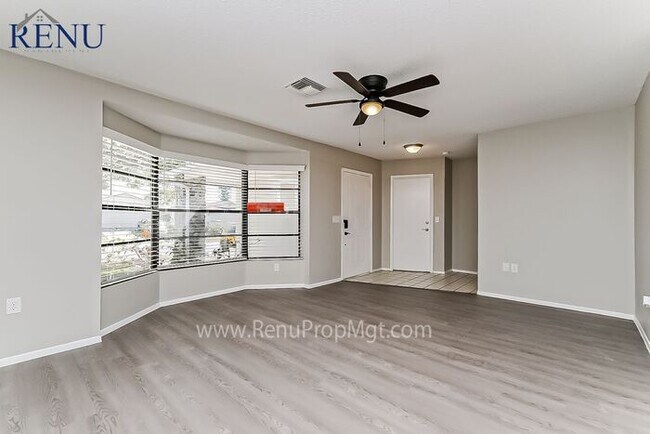 Foto del edificio - AVAILABLE NOW