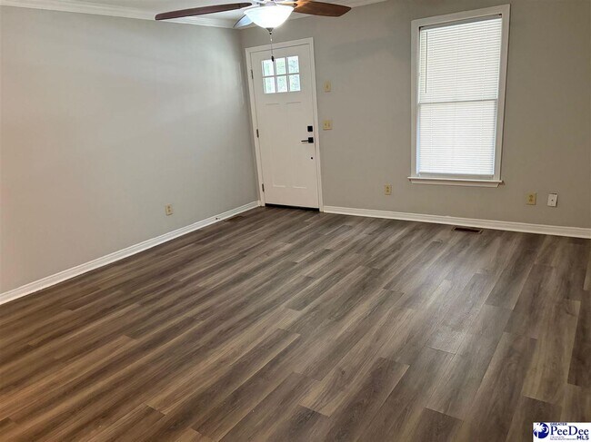 Foto del edificio - 3695 Claussen Rd