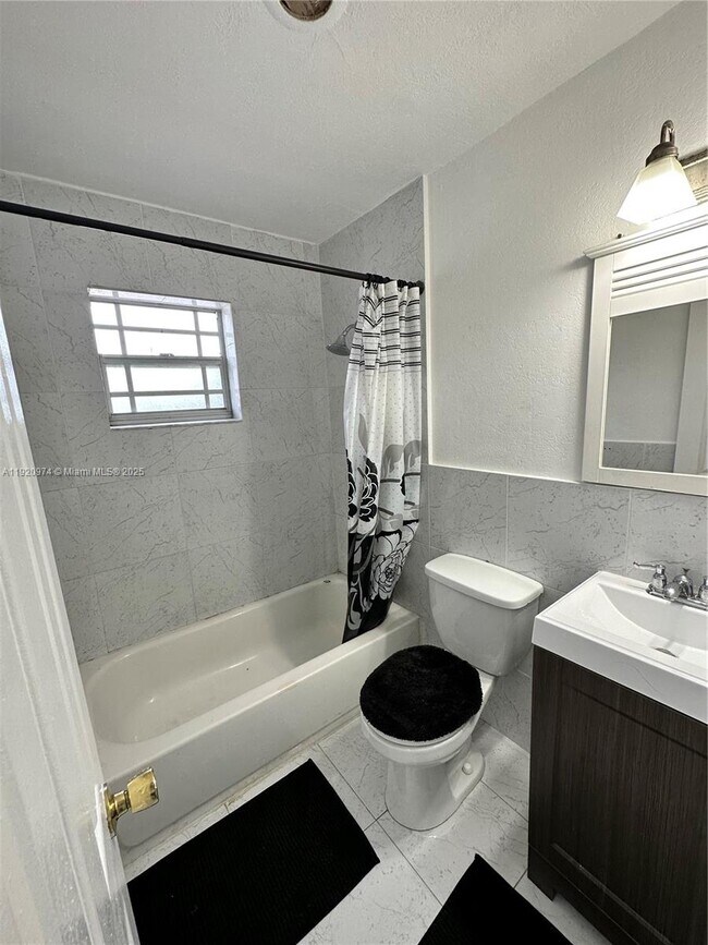 Foto del edificio - 2534 NW 139th St