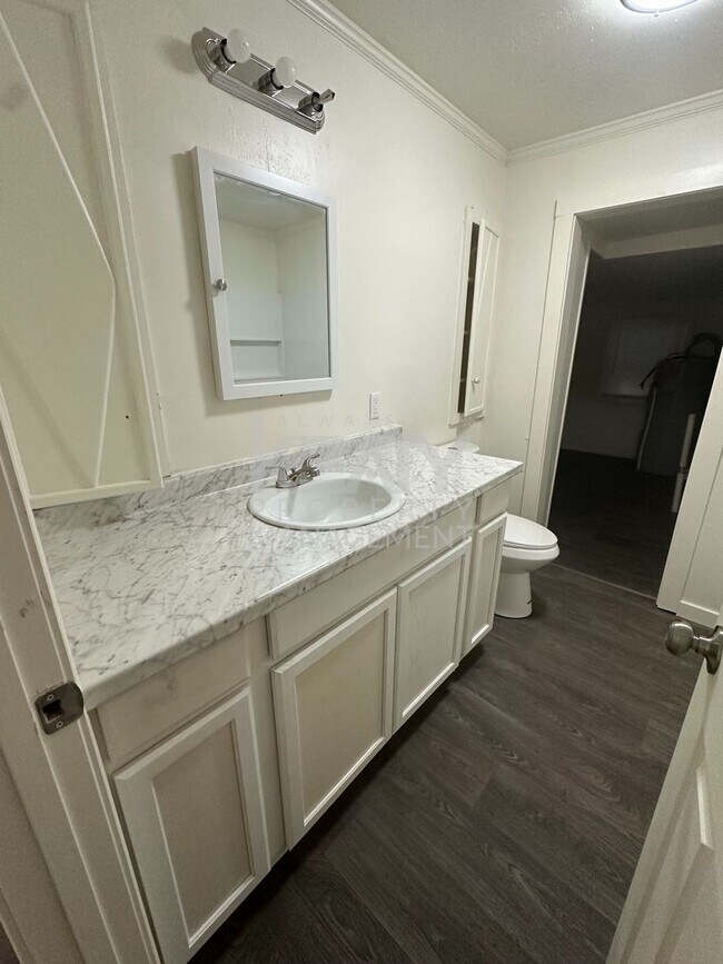 Foto del edificio - Completed Renovated 3 bedroom rental home ...