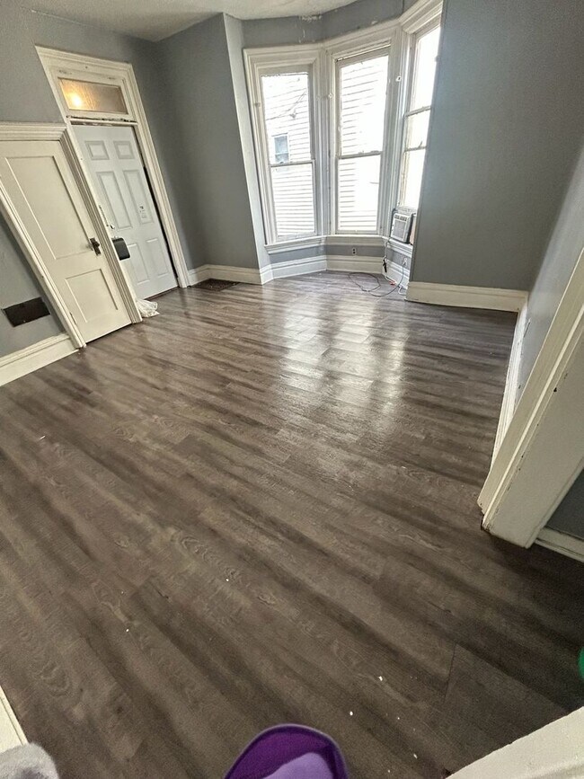 Building Photo - 427 W Marion St