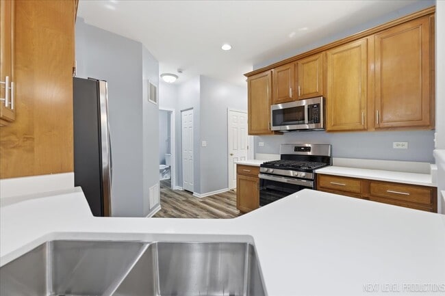 Building Photo - 472 Majestic Ln