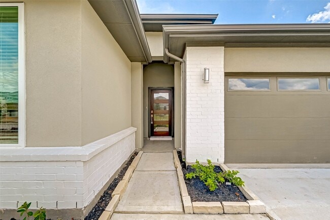 Building Photo - 28451 Hazel Trl