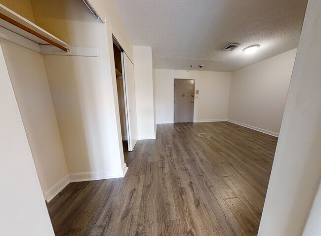 Building Photo - 10 Boylston Pl