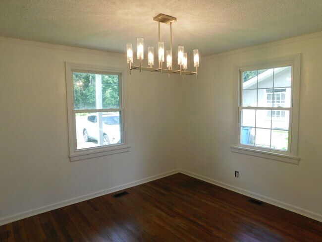 Building Photo - Single Family Home Just Minutes From MCAS Cherry Point!