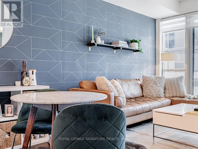 Photo du bâtiment - 560 Front St W