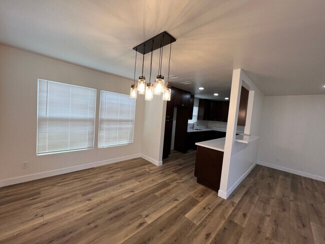 Foto del edificio - Spacious Remodeled 4 Bedroom/3 bath Home with Bonus Room