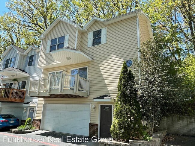 Building Photo - 3 br, 2.5 bath House - 908 Camelot Lane