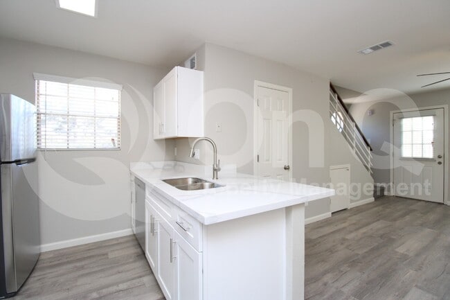 Foto del edificio - 625 S Westwood