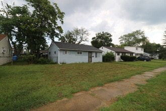 Building Photo - 2800 Central Dr