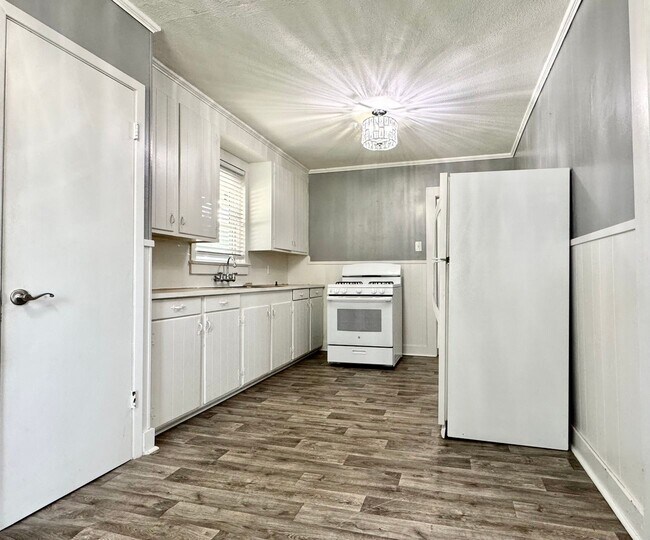 Foto del edificio - Comfortable Charm on Stumberg Lane – 3 Bed...