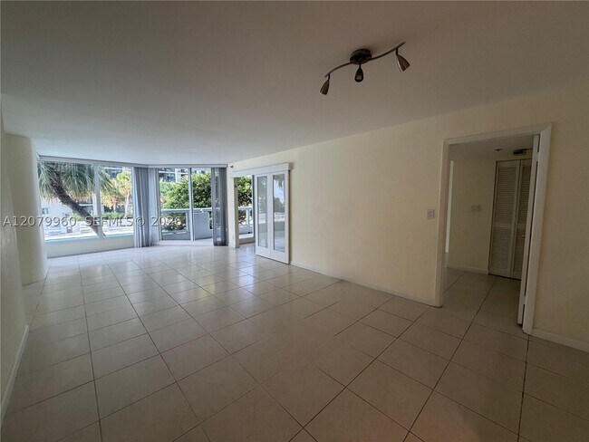 Building Photo - 1717 N Bayshore Dr