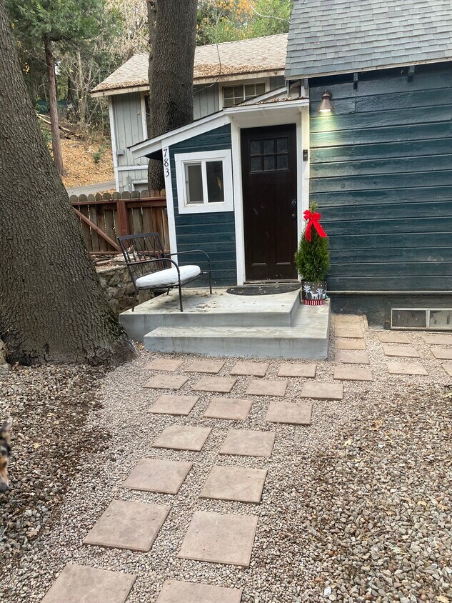 Primary Photo - 783 N Village Ln
