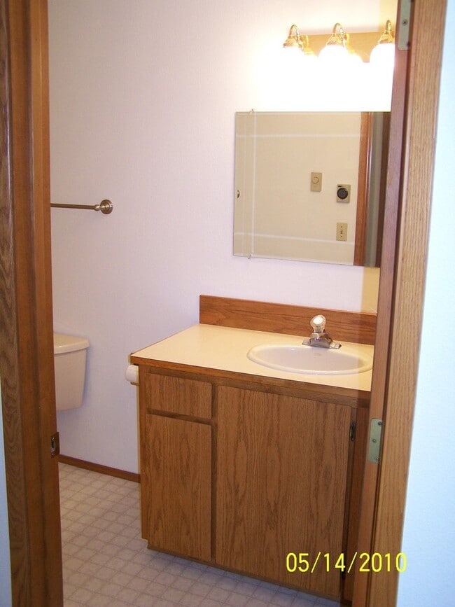 Building Photo - Spacious Home in Beautiful Neighborhood!