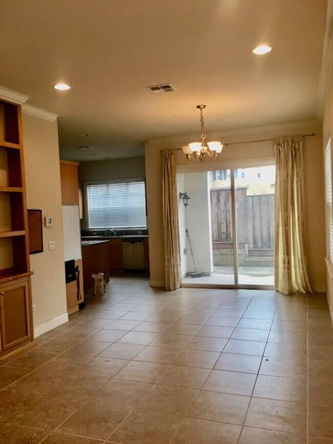 Foto del edificio - Terrific 4 bed 3.5 Home in Wonderful San Ramon! Great Schools, Shopping, Restaurants!