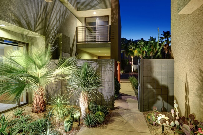 Building Photo - 1536 E Baristo Rd