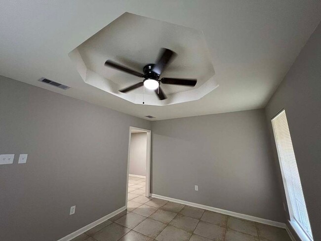 Building Photo - 1114 Willow Creek Dr