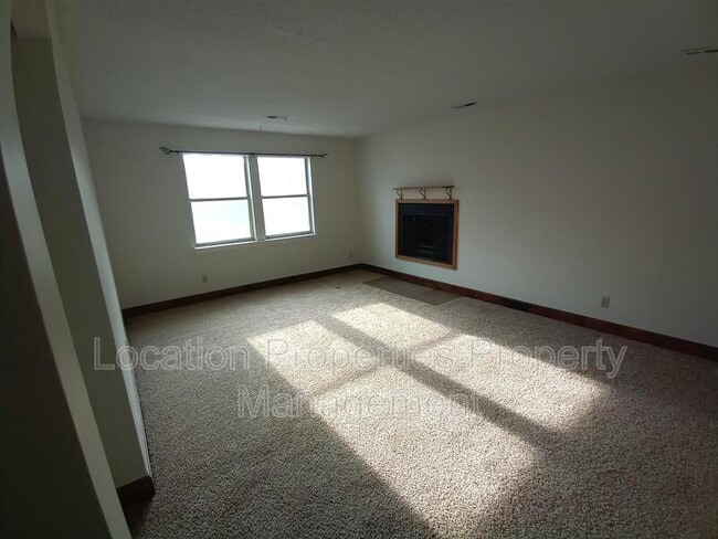 Building Photo - 104 Glenview Dr