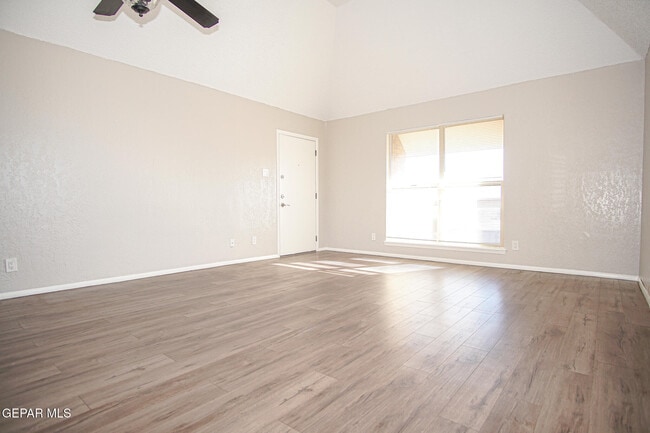 Building Photo - 4433 N Stanton St