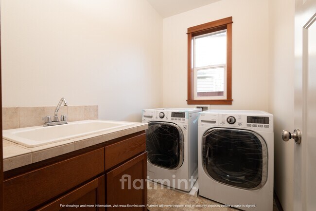 Foto del edificio - 4418 137th Pl SE