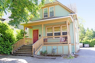 Building Photo - 19 SE 30th Ave