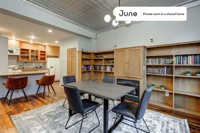 Foto del edificio - Private bedroom in 3 bed/2.5 bath Home