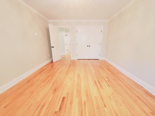 Foto del edificio - 409 Glenbrook Rd