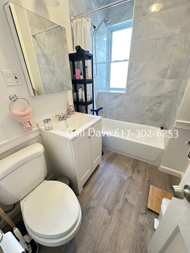 Building Photo - 7 Carol Ave