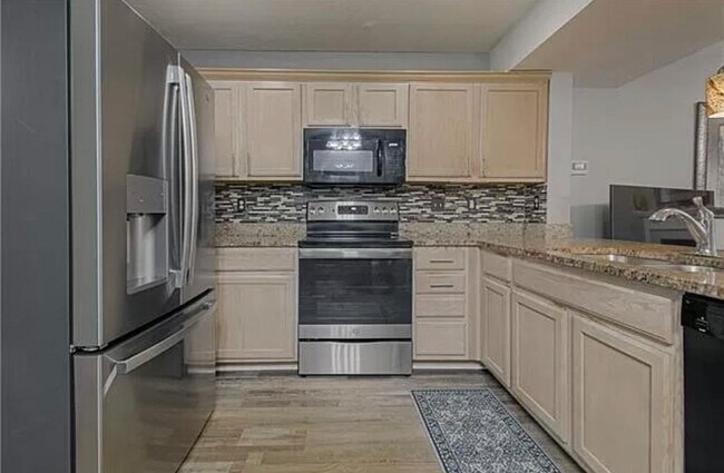 Foto del edificio - 8132 N Lawn Ave