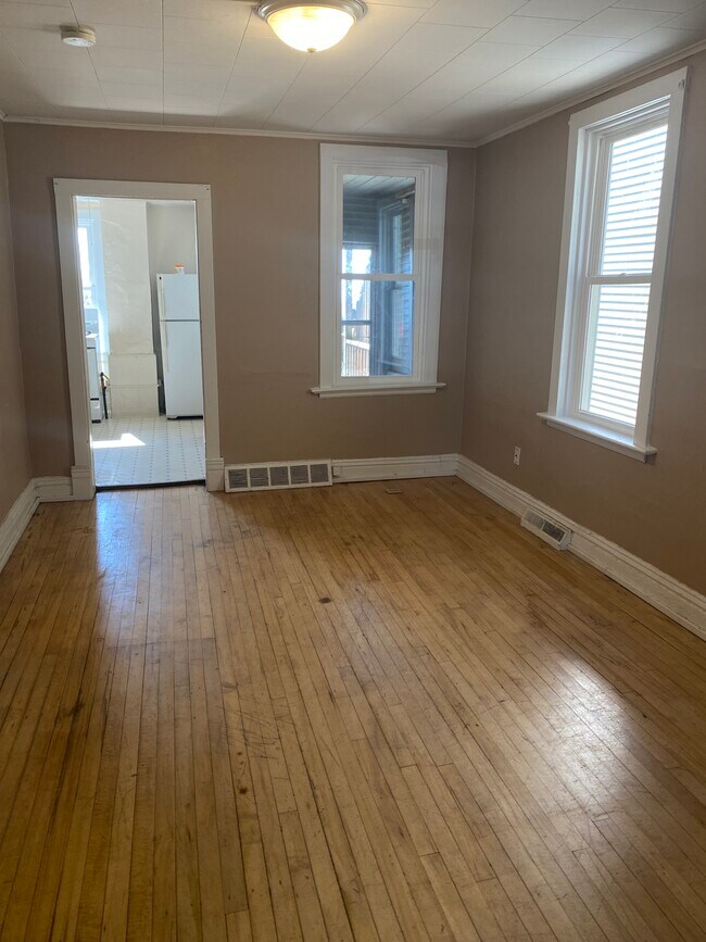 Foto del edificio - 424 E 7th St