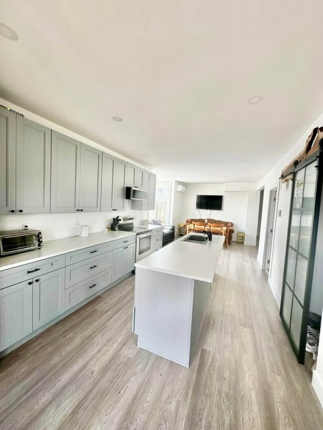 Building Photo - 3 Bedrooms - 2 Bathroom Apartment - Availa...