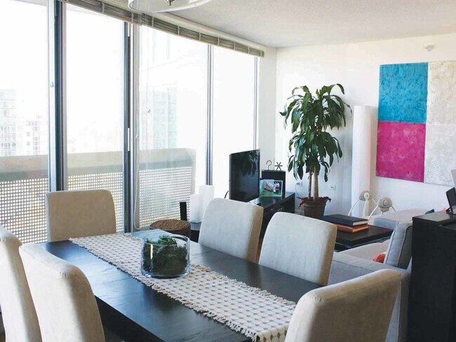 Foto del edificio - 1720 Maple Ave