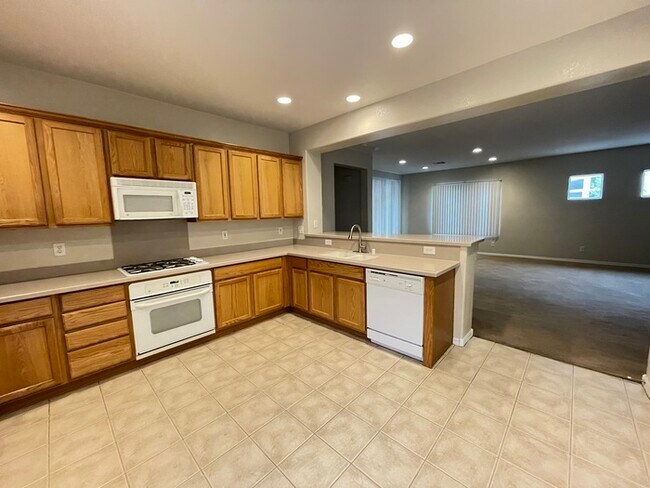 Foto del edificio - Carry Over Showing: This property has been...