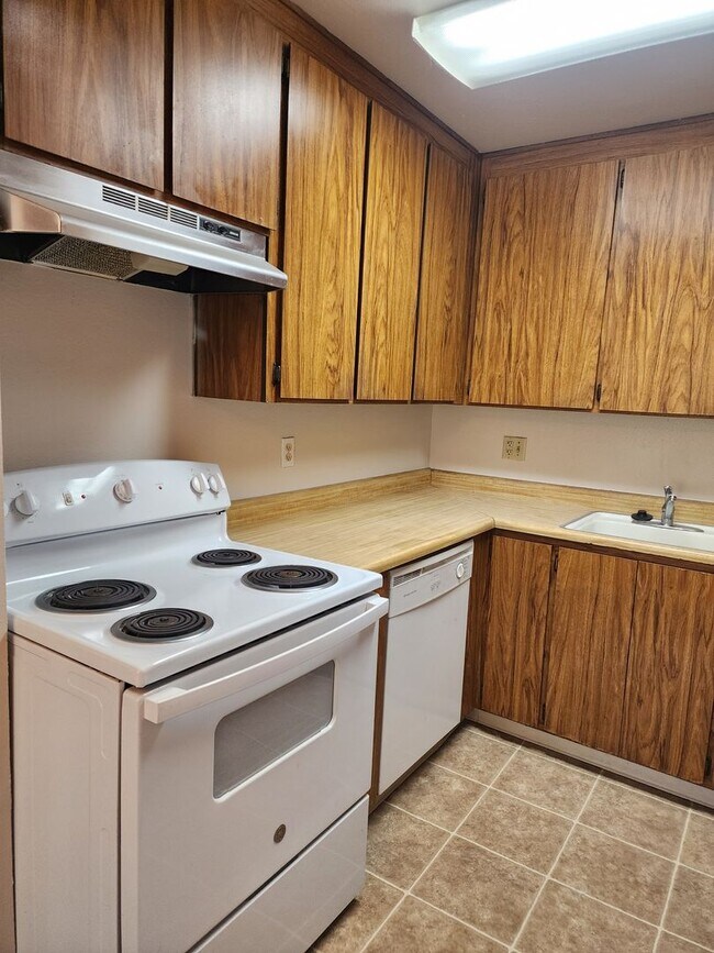 Foto del edificio - 4-Bedroom, 3-Bath, 2 Car-Garage