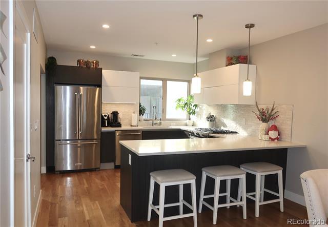 Building Photo - 1920 Grove St