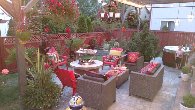 Patio del patio trasero, chimenea de gas - 109 NW 147th St