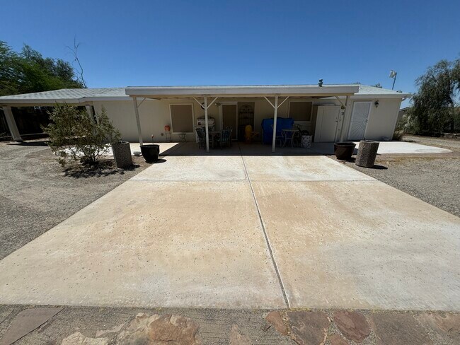 Foto del edificio - 1675 E Schiffer Rd