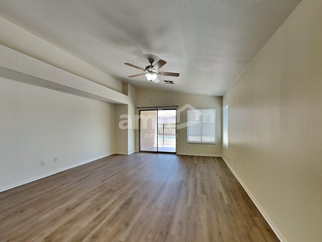 Foto del edificio - 11837 W Flanagan St