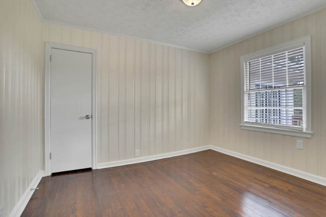 Building Photo - 1619 Valencia Rd
