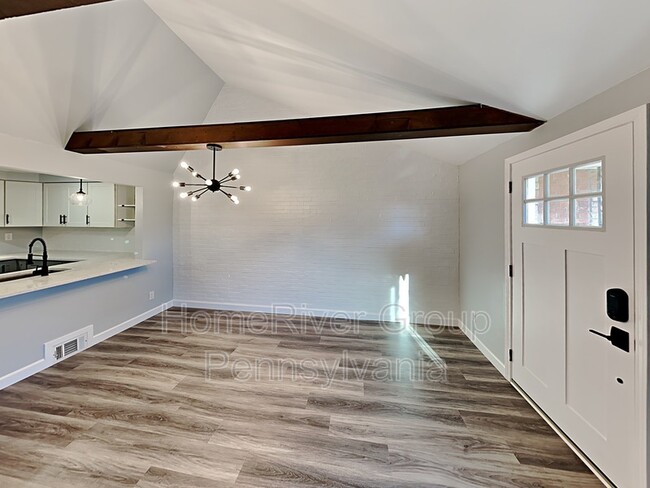 Building Photo - 123 Greenbriar Dr