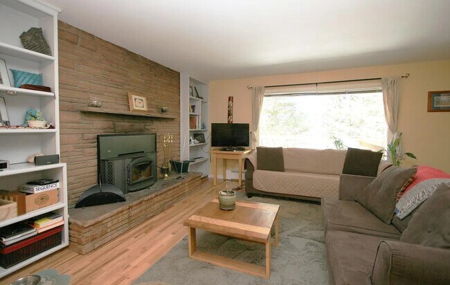 Building Photo - 26261 Clear View Dr