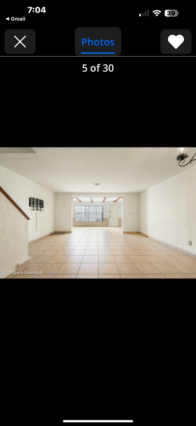 Building Photo - 335 Paradise Blvd