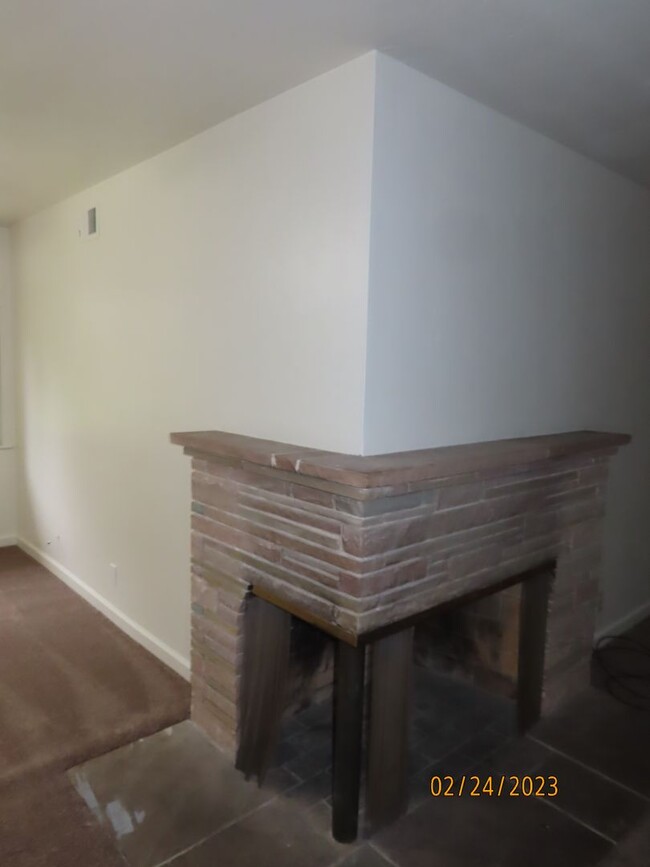 Building Photo - Centrally located three bedroom home in S....