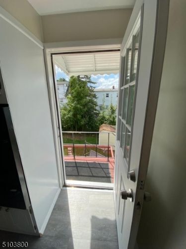 Foto del edificio - 79 Hillcrest Ave