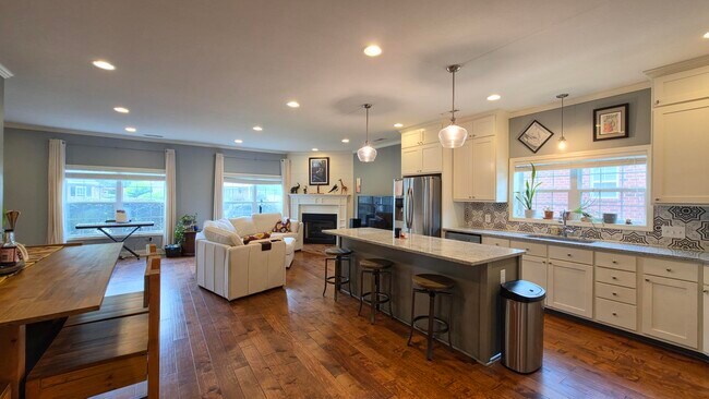Building Photo - 3120 Mayflower Ln