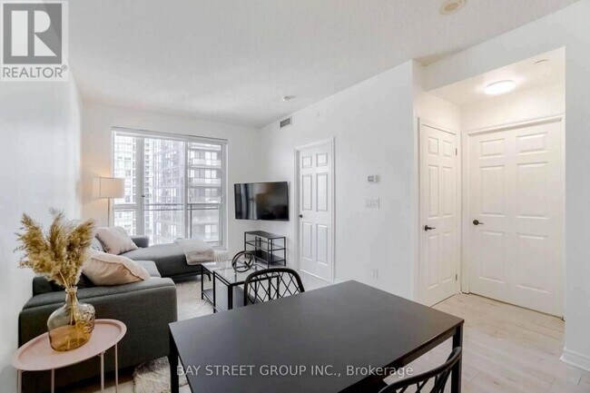Photo du bâtiment - 4011 Brickstone Mews