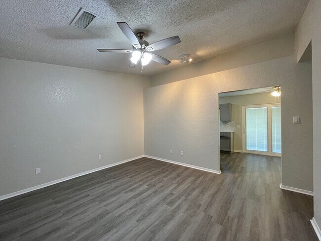 Building Photo - 3007 Honeysuckle Cir